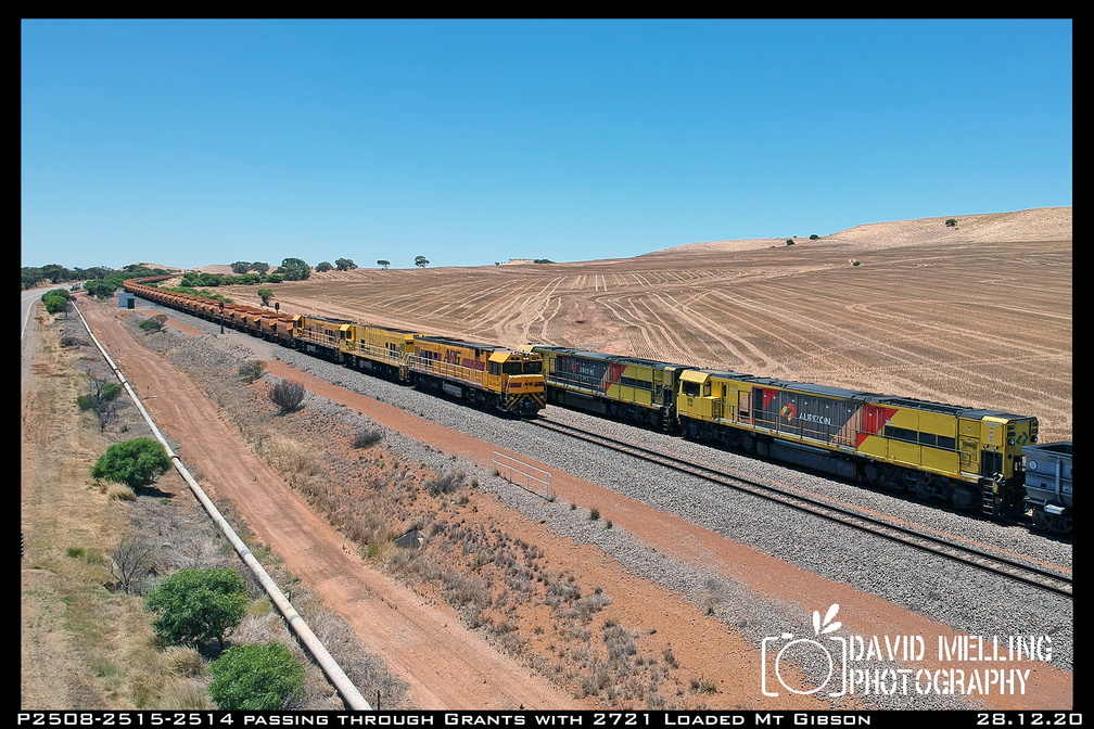 P2508-2515-2514 passing through Grants with 2721 Loaded Mt Gibson             28.12.20.jpg