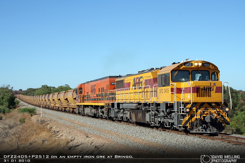DFZ2405+P2512 on an empty iron ore at Bringo. 31.01.2010.jpg