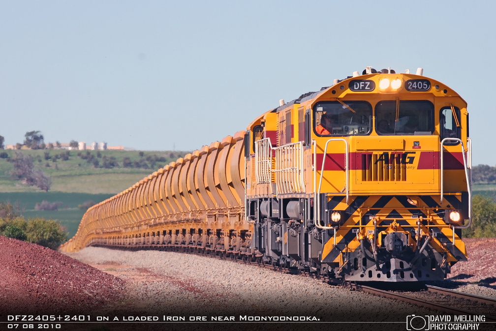 DFZ2405+2401 on a loaded Iron ore near Moonyoonooka. 07.08.2010.jpg