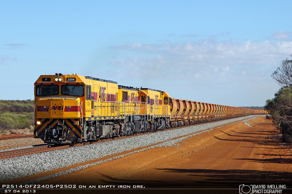 P2514-DFZ2405-P2502 on an empty iron ore. 27.04.2013.jpg