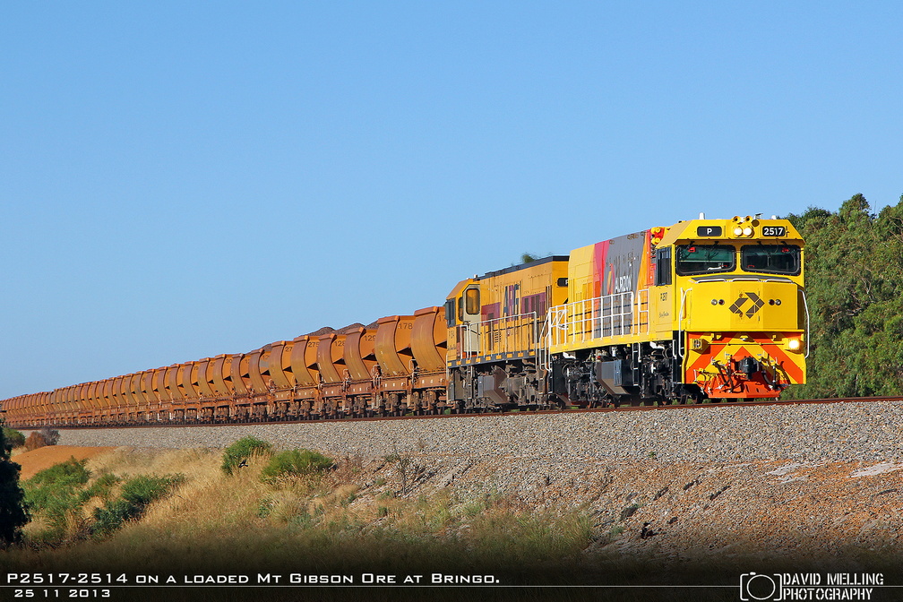 P2517-2514 on a loaded Mt Gibson Ore at Bringo. 25.11.2013.jpg